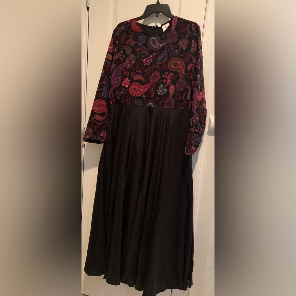 Long sleeves Maxi dress new with tags Flowy paisley